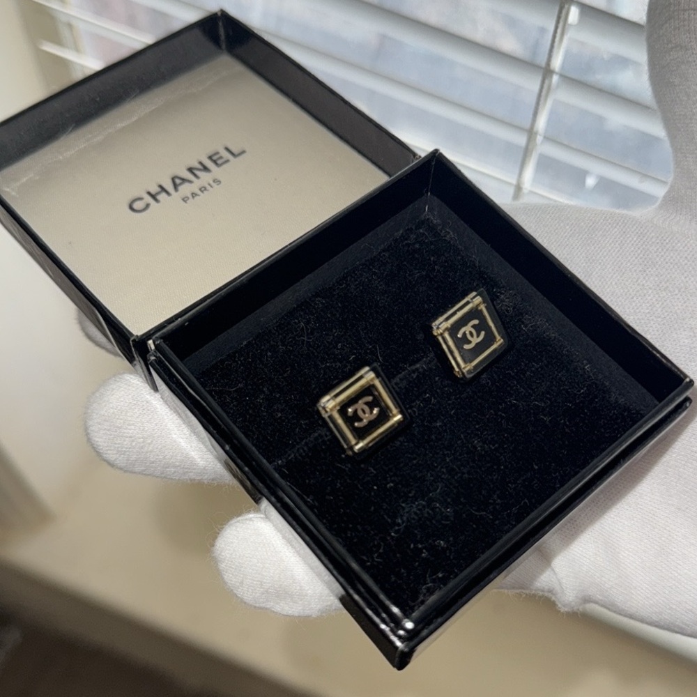 Vintage CHANEL 15C Resin Square CC Earrings Black Gold